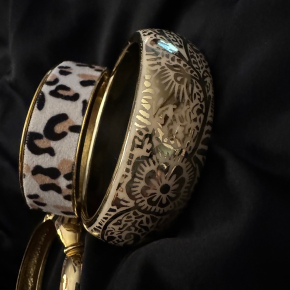 Bundle of 3 Cuff Bracelets Animal Print is Plunder Unique and very cool . - Picture 11 of 16